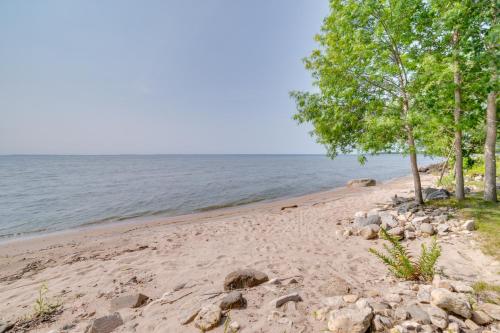 Waterfront Lake Michigan Hideaway Private Beach!