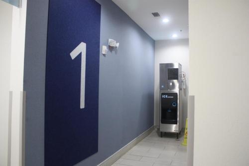 Holiday Inn Express Hotel & Suites Shamrock North an IHG Hotel - image 10
