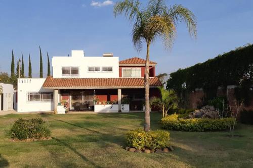 Espaciosa residencia con paraiso incluido