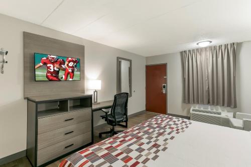 Days Inn by Wyndham Baltimore West Security Blvd. - image 6