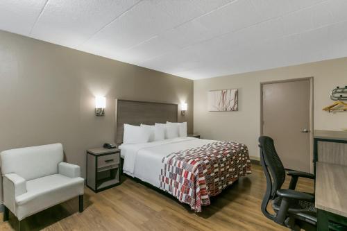 Days Inn by Wyndham Baltimore West Security Blvd. - image 6