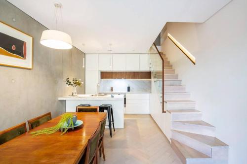 'The Fern' Split-Level Retreat with Lush Courtyard - image 11
