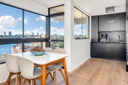 'Mini Manhattan' Potts Point Harbourview Retreat - image 4
