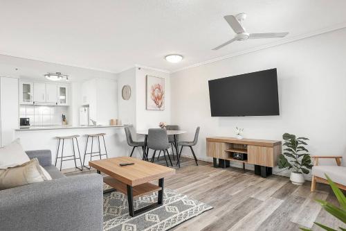 'The Sand Dollar' Central Cairns Chic Studio