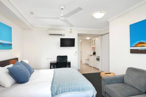 'The Sand Dollar' Central Cairns Chic Studio