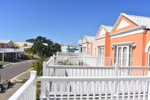 Irie Vibes by the beach Irie Vibes by the beach