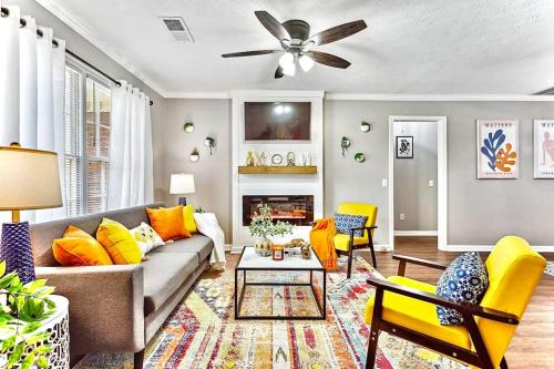 Hip Cozy Haven Experience Modern Coziness in Style in Norcross, USA