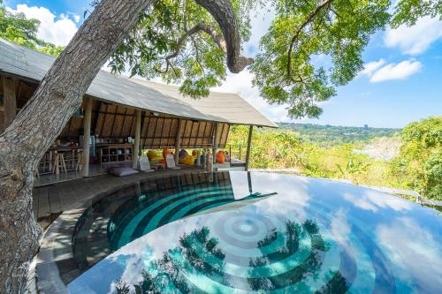 Buitenkant, Bong Hostel in Nusa Lembongan