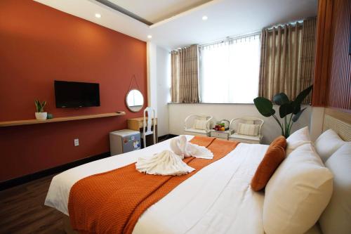 room detail thumbnail 2