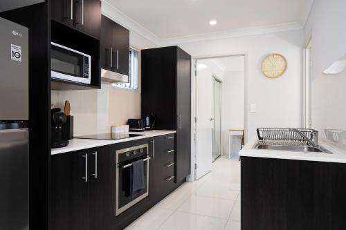 B&B Brisbane - Neatly Presented,Air Con and Modern! - Bed and Breakfast Brisbane