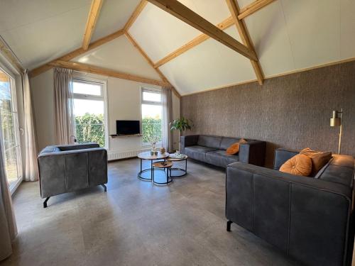  Casa con ampio giardino e patio, Ferienwohnung in Acerra