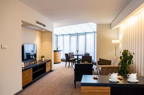 Hotel Avance - image 4