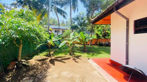 RED ROSE HOLIDAY HOUSE - image 4