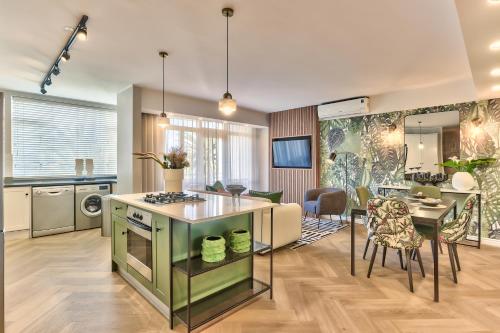 437 St Martini Gardens Apartments