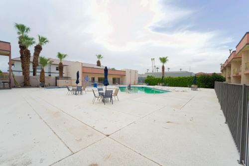 Royal Plaza Inn - image 7