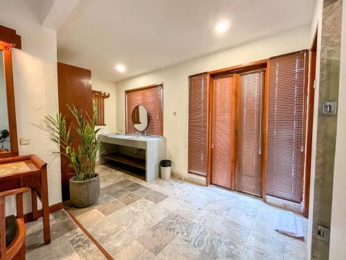 Suite with Private Pool image 10
