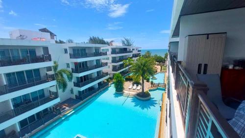 Beachfront Apartment with Balcony, Sea View & Pool View - Cha Am - Hua Hin