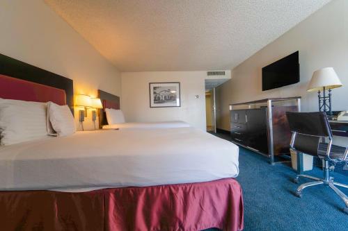 Royal Plaza Inn - main image