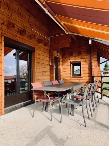 Chalet indépendant 3 chambres avec 2000m2 de terrain (Chalet independant 3 chambres avec 2000m2 de terrain) in Nozeroy