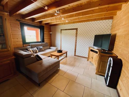 Chalet indépendant 3 chambres avec 2000m2 de terrain (Chalet independant 3 chambres avec 2000m2 de terrain) in Nozeroy