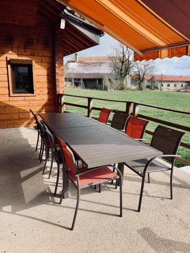 Chalet indépendant 3 chambres avec 2000m2 de terrain (Chalet independant 3 chambres avec 2000m2 de terrain) in Nozeroy