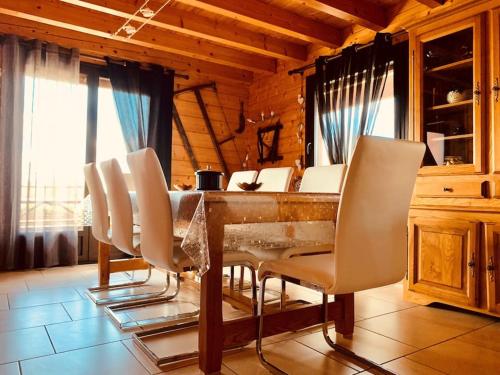Chalet indépendant 3 chambres avec 2000m2 de terrain (Chalet independant 3 chambres avec 2000m2 de terrain) in Nozeroy
