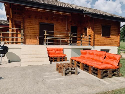 Chalet indépendant 3 chambres avec 2000m2 de terrain (Chalet independant 3 chambres avec 2000m2 de terrain) in Nozeroy