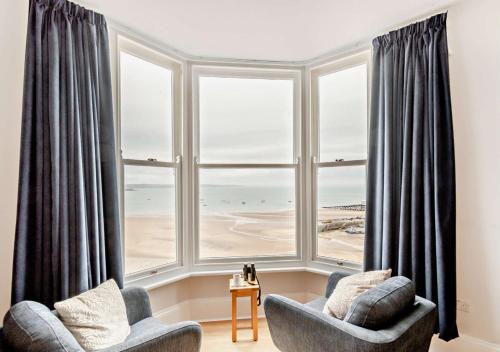 Beach Retreat - Tenby