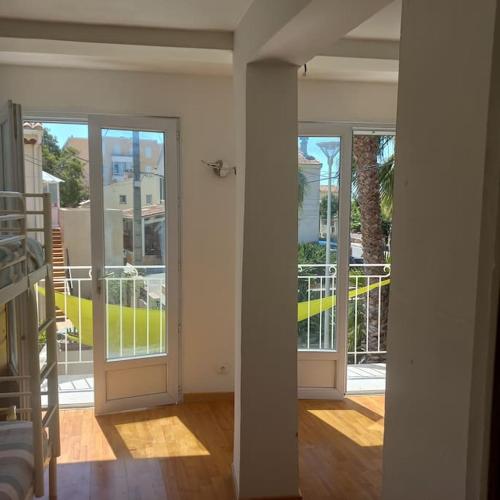 Létesítmények, Plage des Sablettes -St Mandrier Maison du Pécheur (Plage des Sablettes -St Mandrier Maison du Pecheur) in La Seyne-sur-Mer