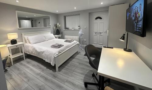 1 Bed Flat - Sleeps 2 - Parking - Wifi