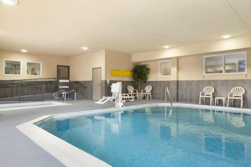 Country Inn & Suites by Radisson Georgetown KY - image 13