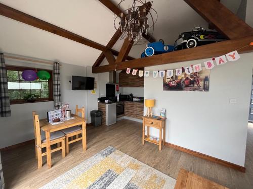 Seadmed, Rife Lodges in Arundel