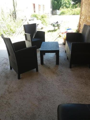 Iekārtas, Chez SamB in Lusaka Lešato