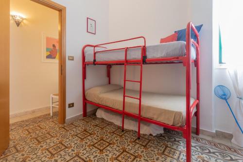 GuestHost - Between the Center and the Station - Trapani Apartment, Trapani (foto 10)
