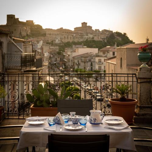 ทัศนียภาพ, Palazzo Restifa in มอนตัลบาโน เอลิโกนา