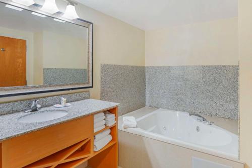 King Suite with Whirlpool