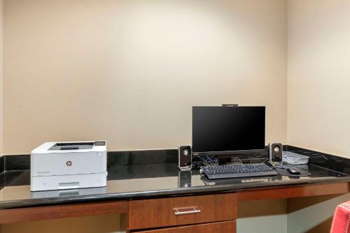 Comfort Suites at Virginia Center Commons - image 11