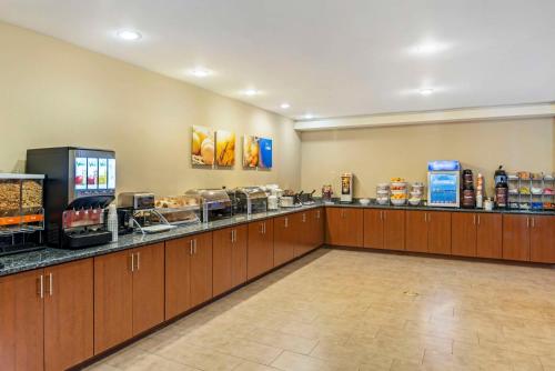 Comfort Suites At Virginia Center Commons