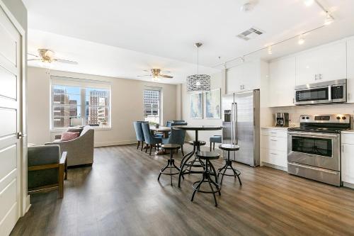 Spacious 4BR Condo Near French Quarter - 주방