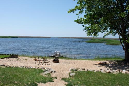 Cozy Home Lake Huron II