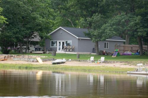 Cozy Home Lake Huron II - image 3