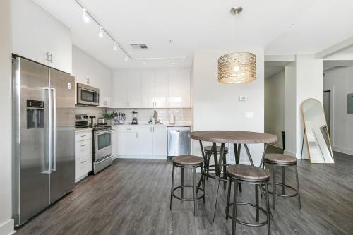 Spacious 4BR Luxury Condo Steps to French Quarter - 주방