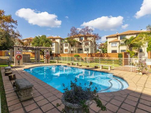 Sunninghill Spacious Executive Condo