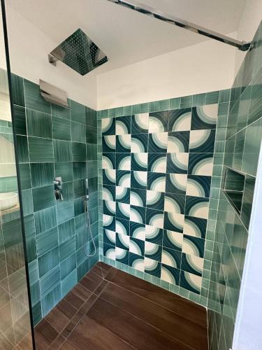 room detail thumbnail 2