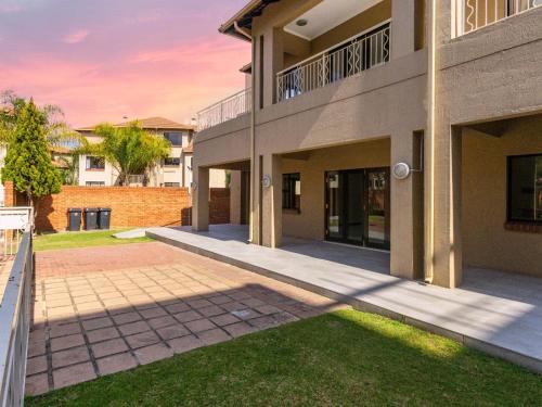 Sunninghill Spacious Executive Condo