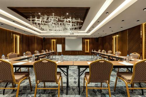 Ramada by Wyndham Istanbul Umraniye, Стамбул (фото 10)