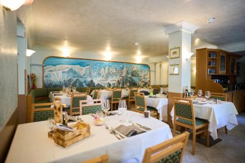 Restaurant, Hotel Villa Emma in Palu