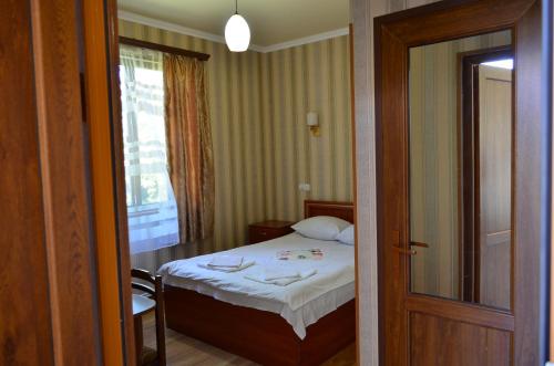 1 queen bed