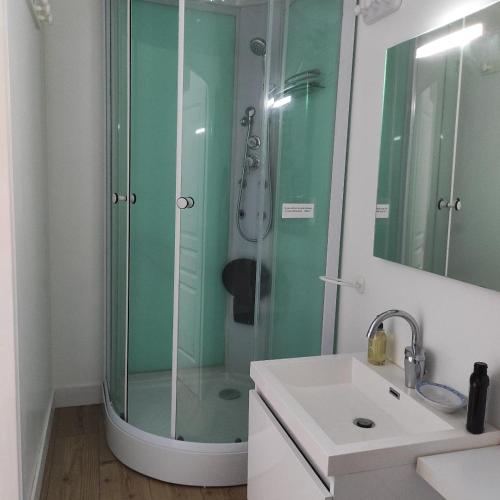 BELLA - chez Florence , chambres d'hotes, Montrol Senard in Mezieres-sur-Issoire