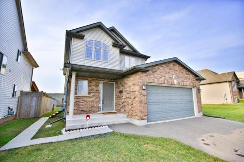 Beautiful Fallsview Home